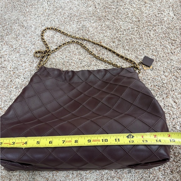 Tory Burch large Flemming hobo plum gold purse quilted EUC - Picture 4 of 14